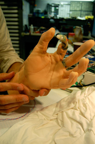 hand 2